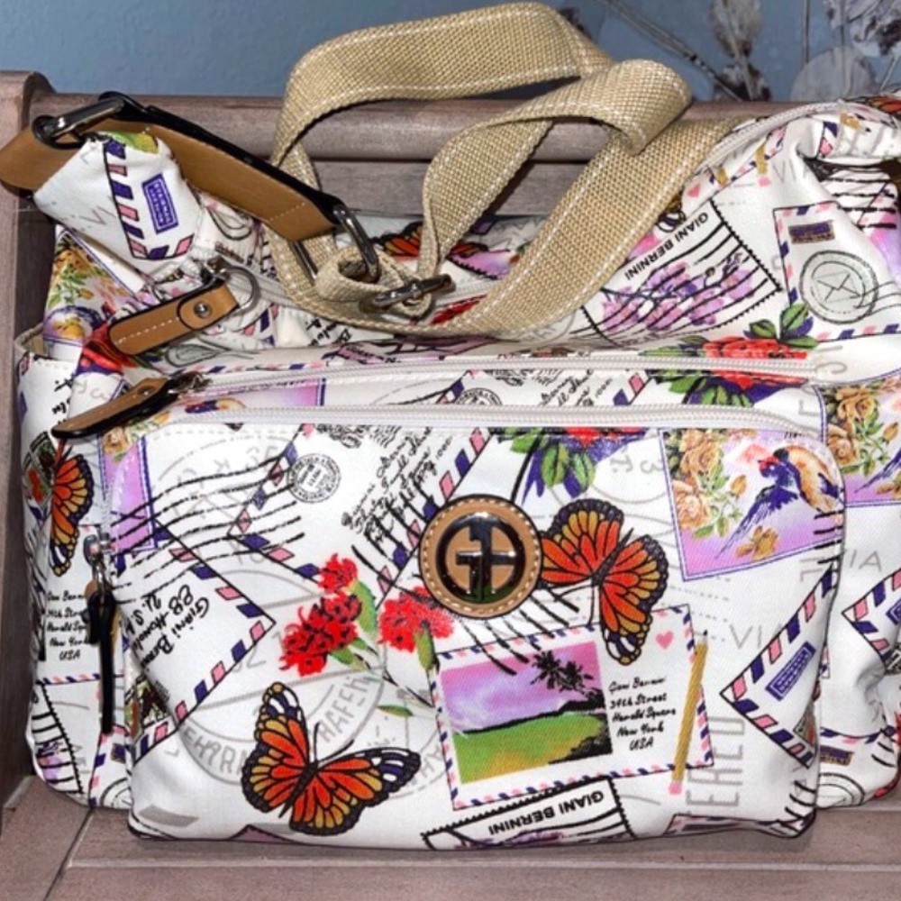 NEW - Excellent Condition- Giani Bernini Canvas Postcard Crossbody…